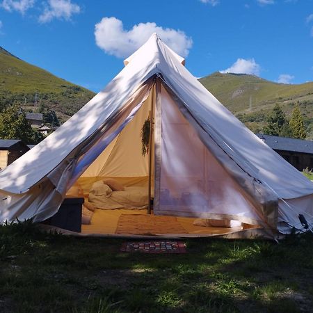 Camping La Zarapica - Palacios Del Sil Exterior photo