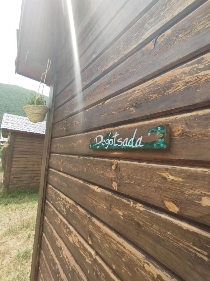 Camping La Zarapica - Palacios Del Sil Exterior photo