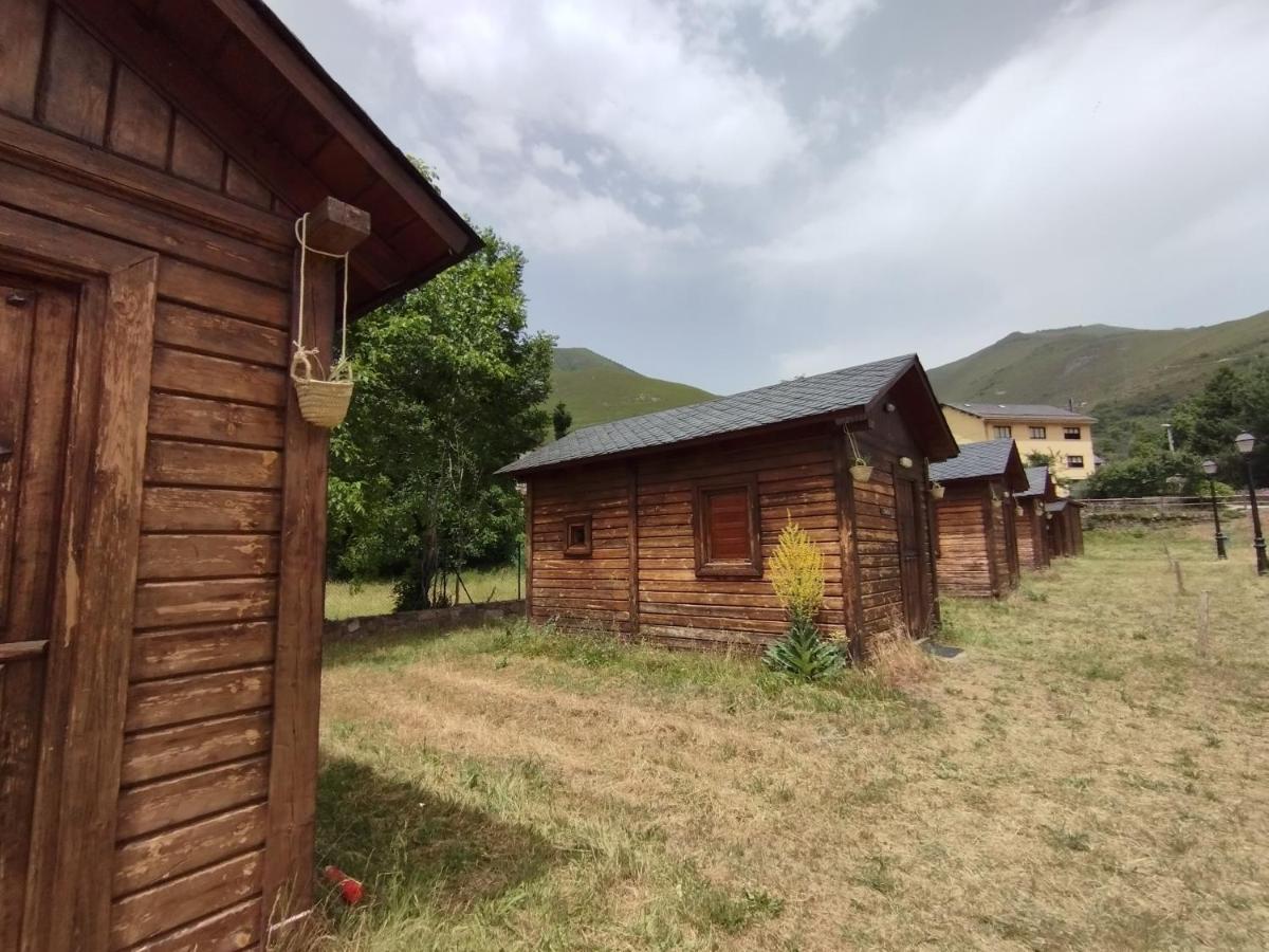 Camping La Zarapica - Palacios Del Sil Exterior photo