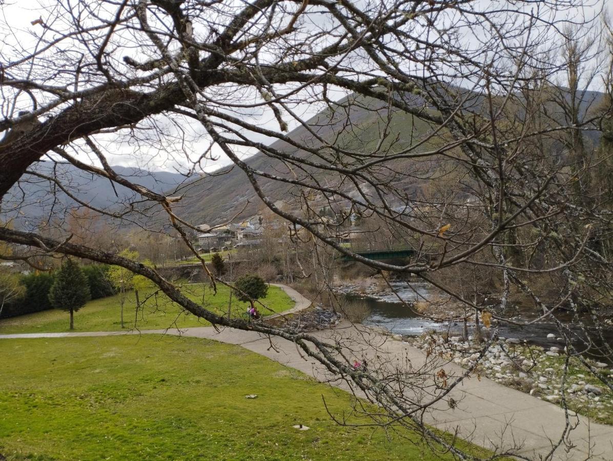 Camping La Zarapica - Palacios Del Sil Exterior photo