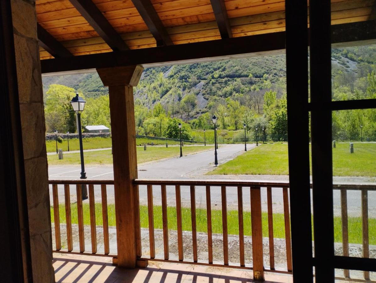 Camping La Zarapica - Palacios Del Sil Exterior photo