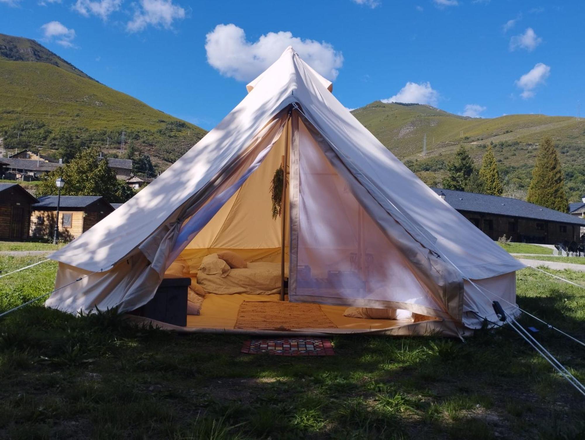 Camping La Zarapica - Palacios Del Sil Exterior photo
